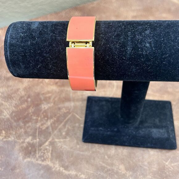 Vince Camuto Coral Pyramid Enamel Hinged Bracelet 3/4" Thick Chunky Fancy Cuff - Picture 3 of 7